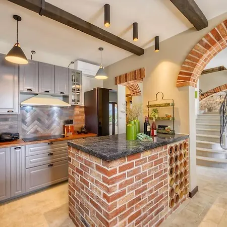 Oz, Vintage Beachfront Serenity Villa