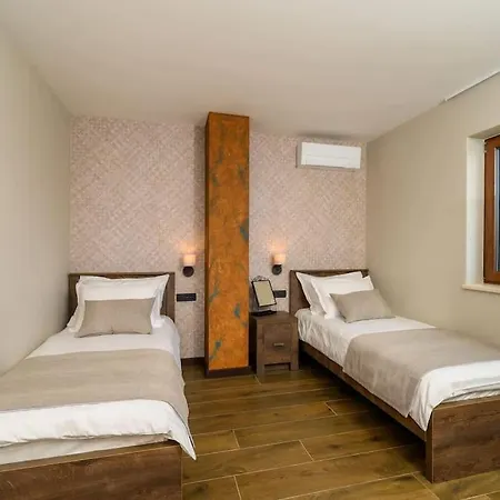 Oz, Vintage Beachfront Serenity * Drače