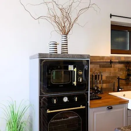Oz, Vintage Beachfront Serenity *