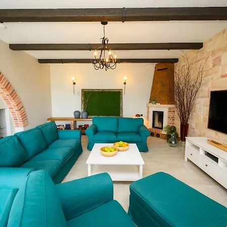 Oz, Vintage Beachfront Serenity * Drace