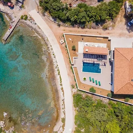 빌라 Oz, Vintage Beachfront Serenity Drače