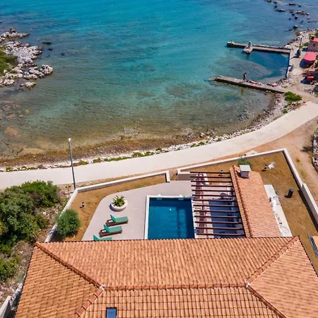 Oz, Vintage Beachfront Serenity Villa