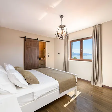 Oz, Vintage Beachfront Serenity Villa
